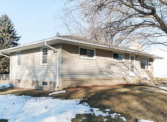 2nd image of 1983 Kingston Ave E