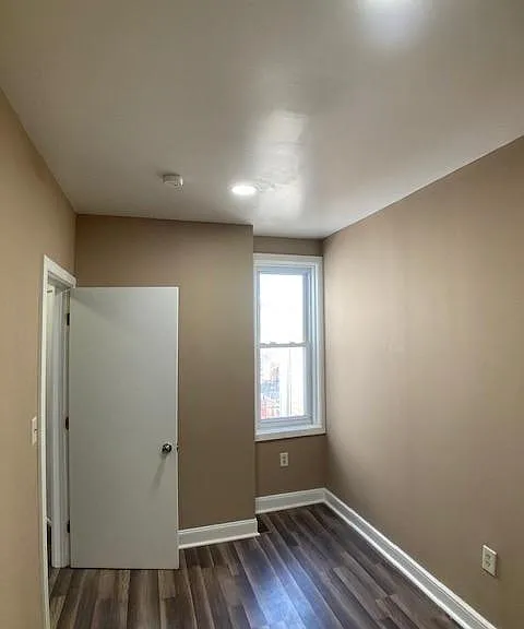 207 E Cambria St — Photo 47
