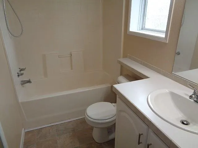 10002 Sugarvine Ln — Photo 7
