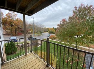 22 High Point Woods Dr #202, Madison, WI 53719