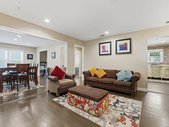 1236 S ACADEMY AVE, New Braunfels, TX 78130