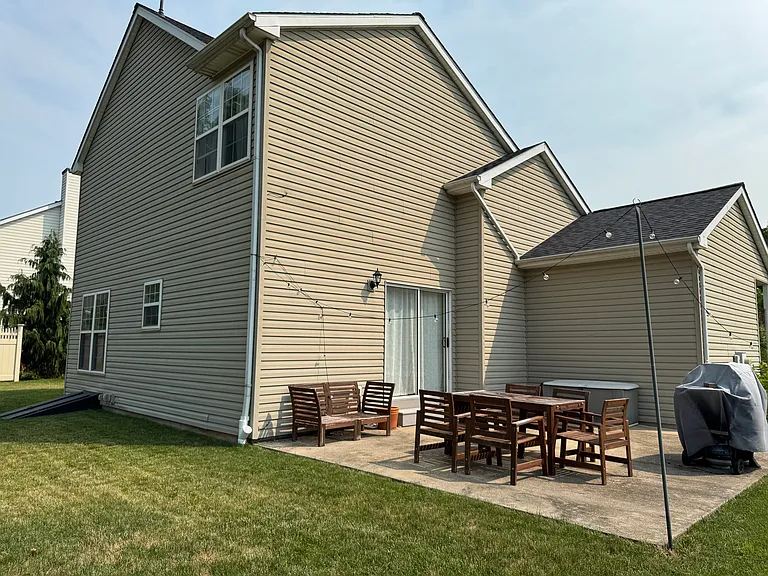 35 Lois Ln — Photo 51