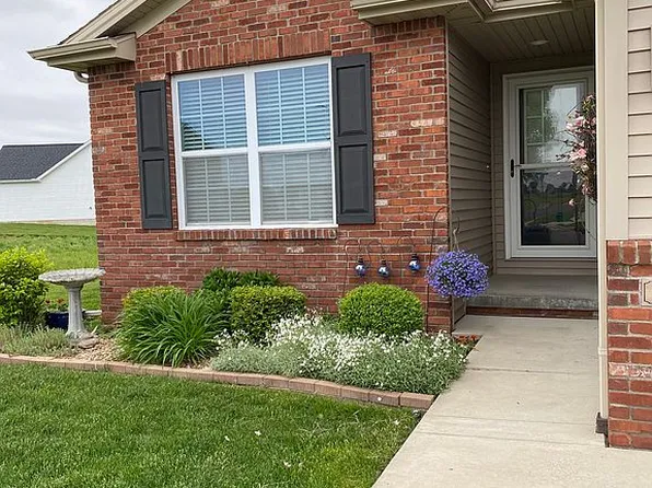 Calvin Dr, Washington, IL 61571