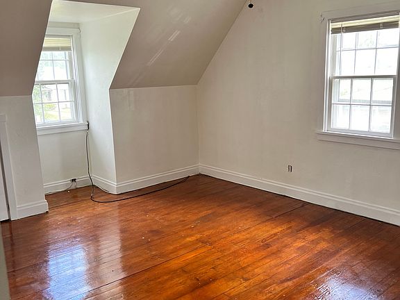 2nd image of 306 Park Cir