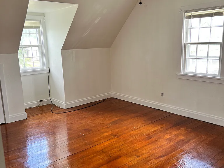 306 Park Cir — Photo 2