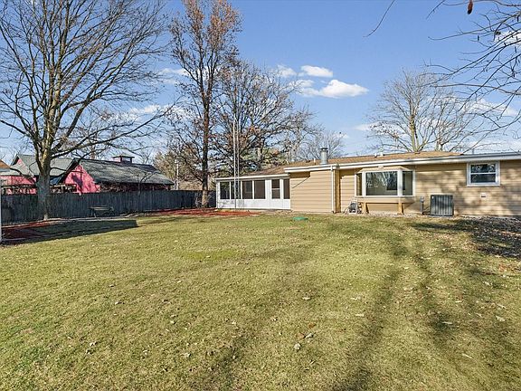 4th image of 103 W Jefferson St