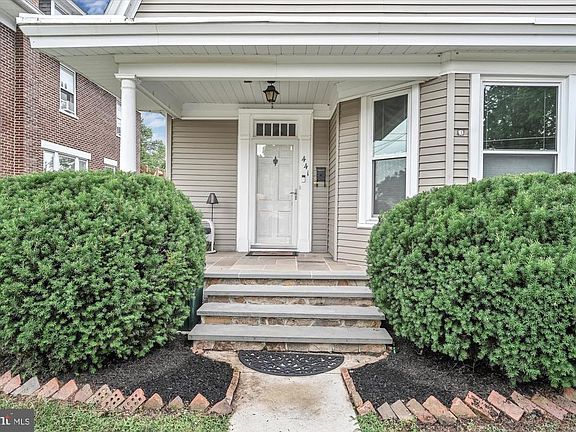 4th image of 441 E College Ave