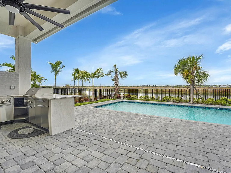 12582 Nautilus Cir — Photo 25