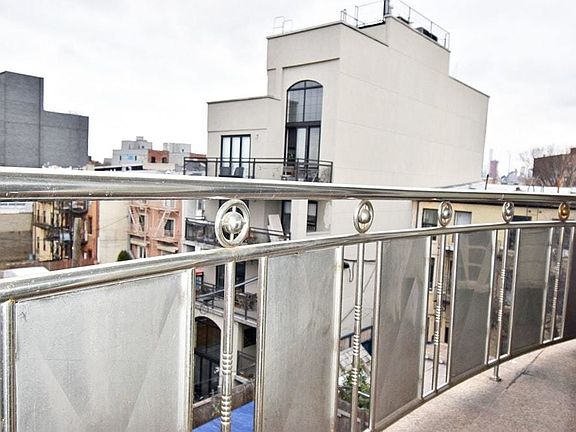 2nd image of 441 Graham Ave APT 4R
