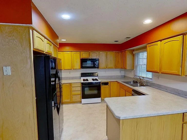 5911 Herring Ct — Photo 6