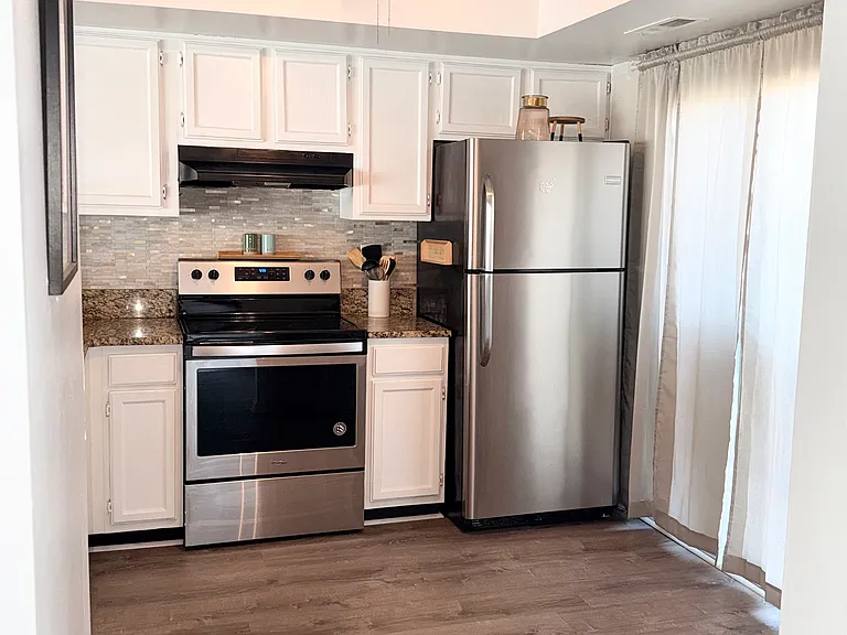 738 Woodbox Dr — Photo 2