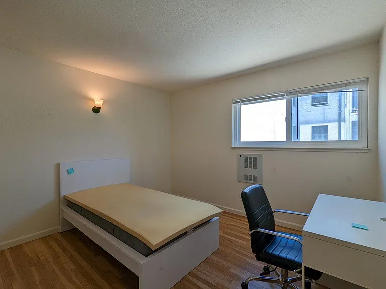 Vanguard Apartments — Photo 33
