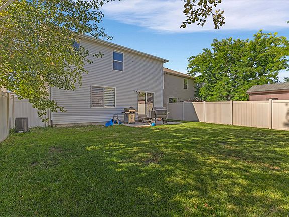 2nd image of 2139 E Summit Way N