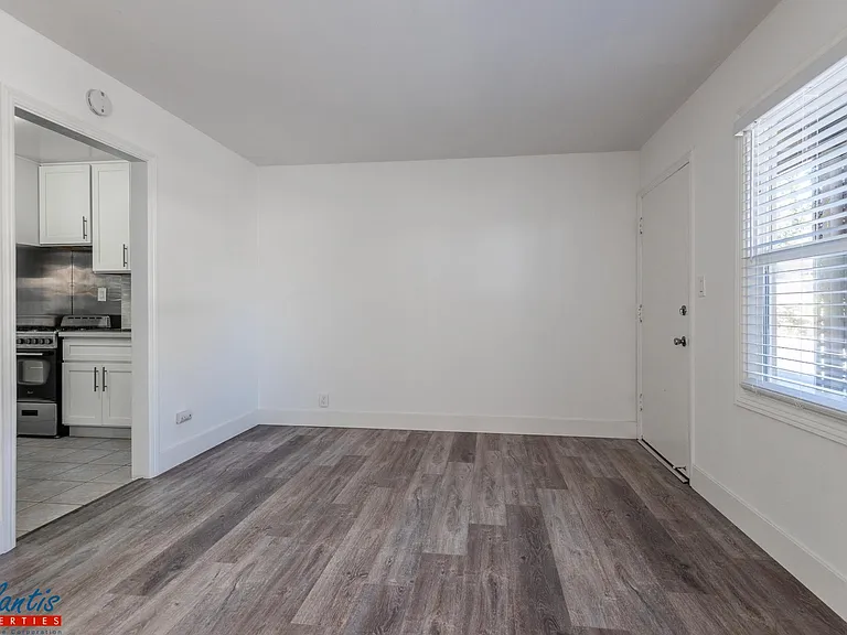 589 N 3rd St #2 — Photo 1