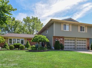 125 Hinkle Ln, Schaumburg, IL 60193