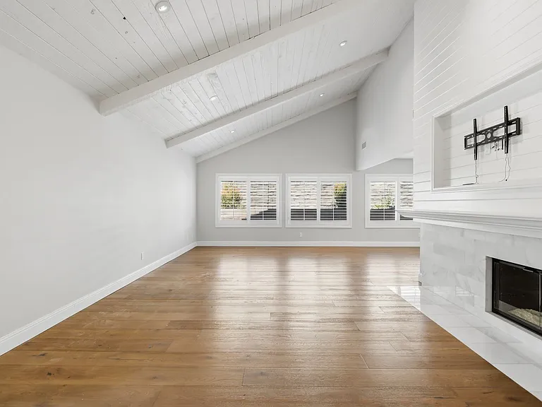 3235 W Sierra Dr — Photo 5