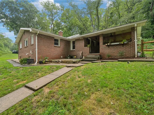 2040 Spooky Hollow Rd, New Kensington, PA 15068