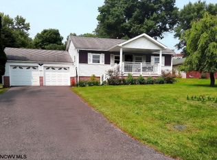 18 Meadow Ln, Bridgeport, WV 26330