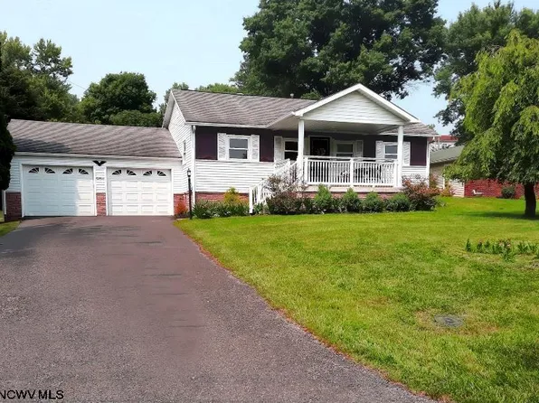 18 Meadow Ln, Bridgeport, WV 26330