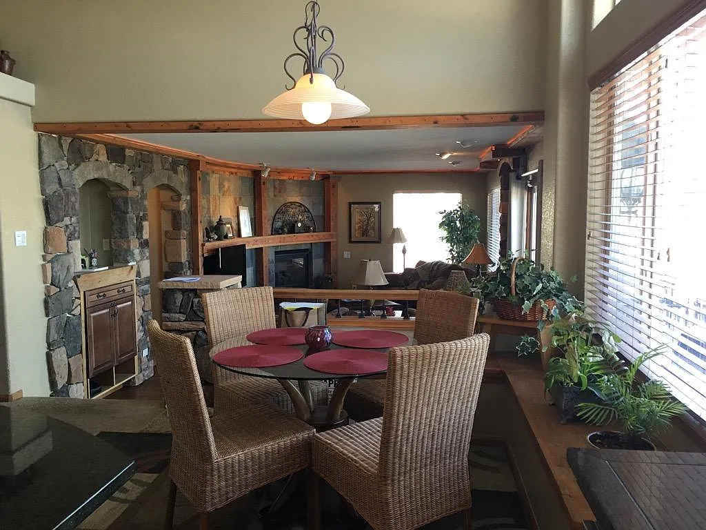 3 bed, 2300 sqft, $3,050 — Photo 3