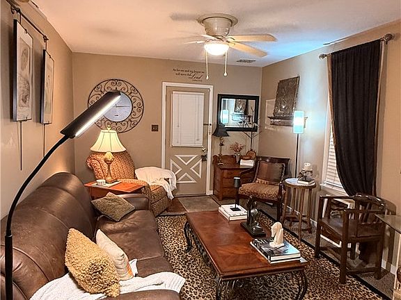 3rd image of 238 Hall St
