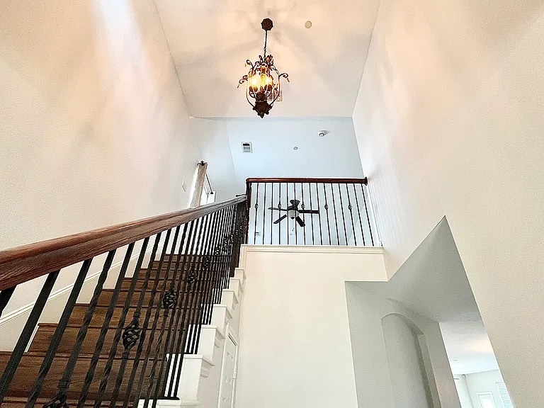2204 Paige Ct — Photo 16