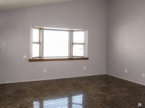 5th image of 621 E 25th Pl