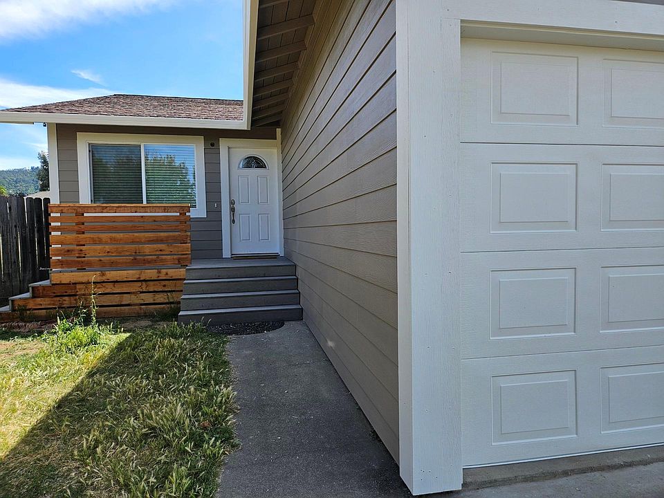1st image of 399 Cabernet Pl #B