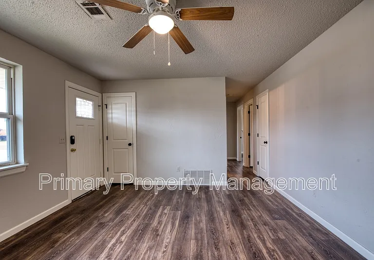 2828 SW 83rd St — Photo 12