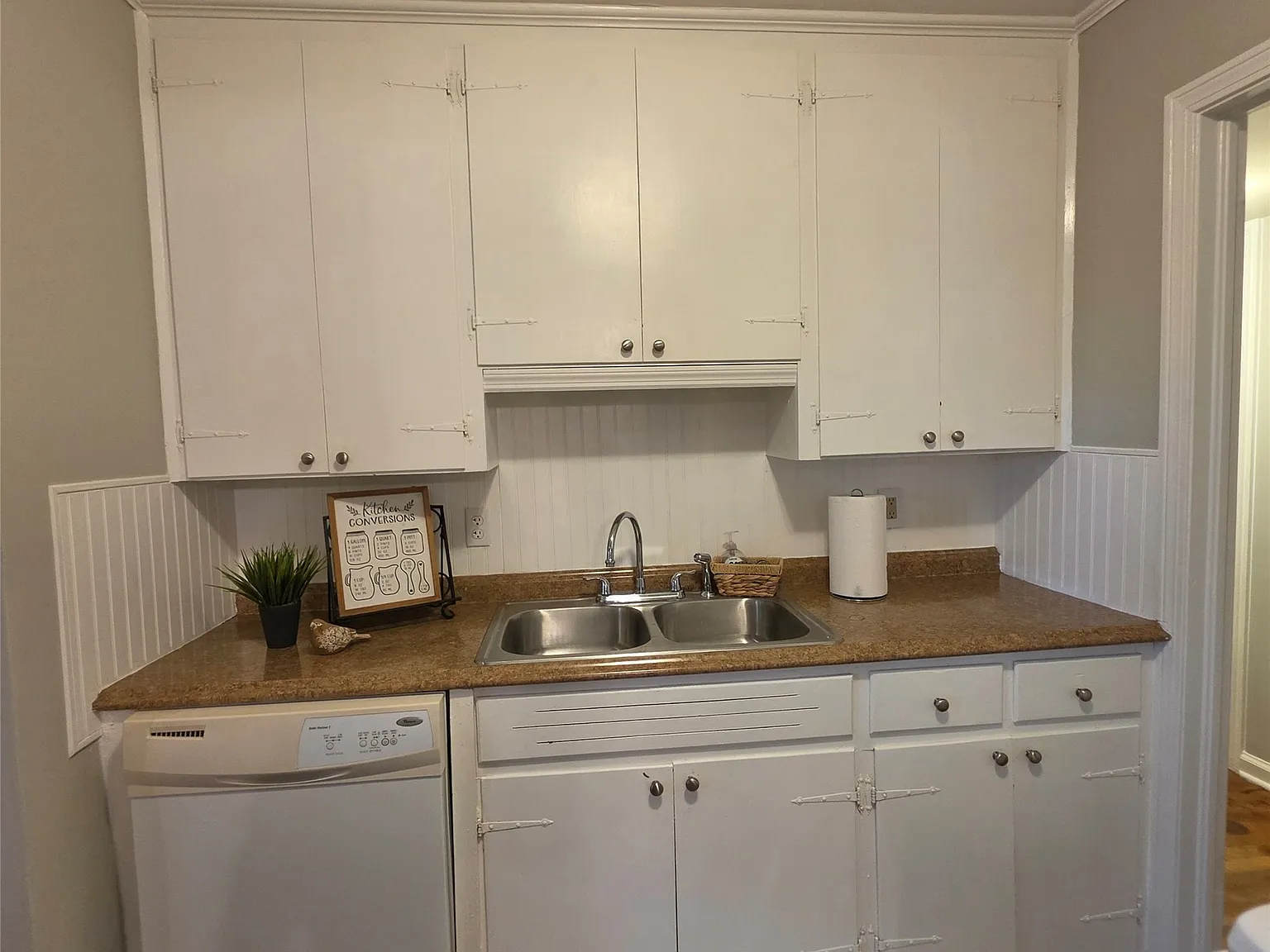 3 bed, 1.0 bath, 1356 sqft, $1,400 — Photo 3