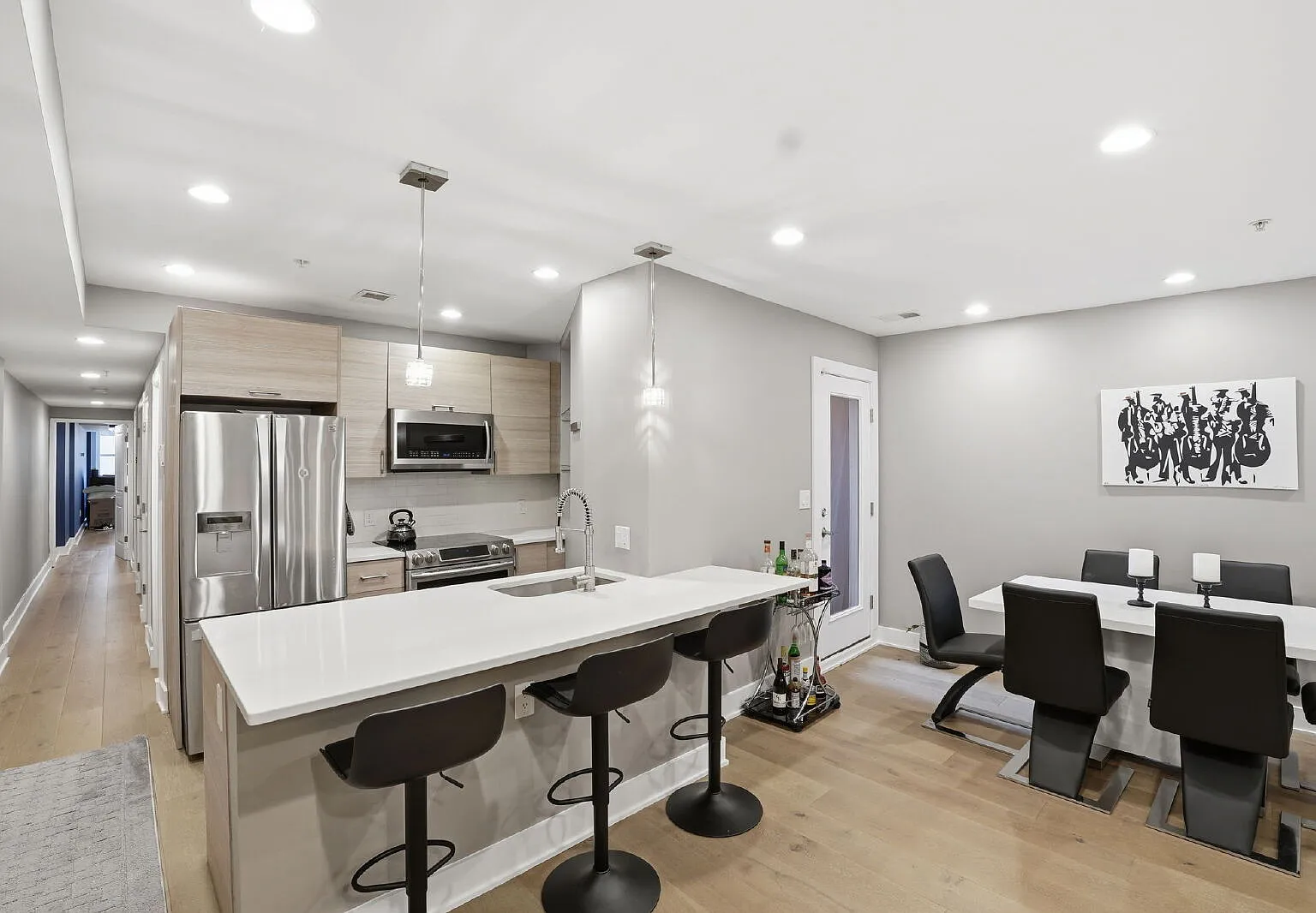2 bed, 2.0 bath, 1376 sqft, $3,100 — Photo 2