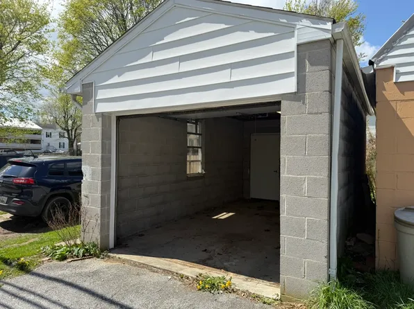 96 Pennsylvania Ave, Westminster, MD 21157
