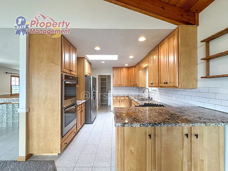 2624 N Hillway Dr — Photo 12
