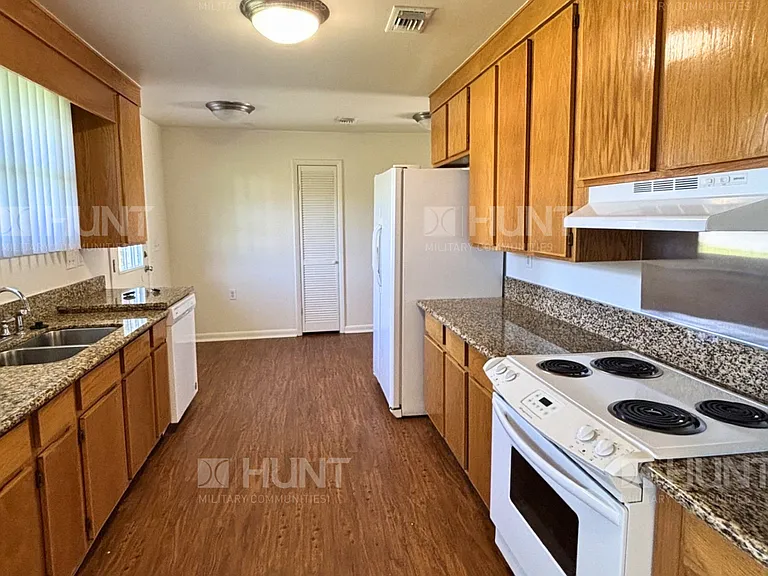 203 Acorn Dr — Photo 2