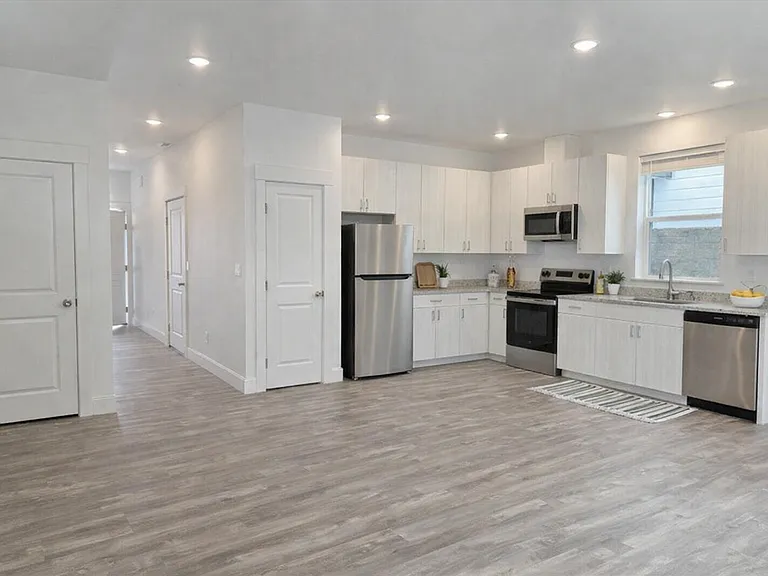 5846 W 40th Ct — Photo 5