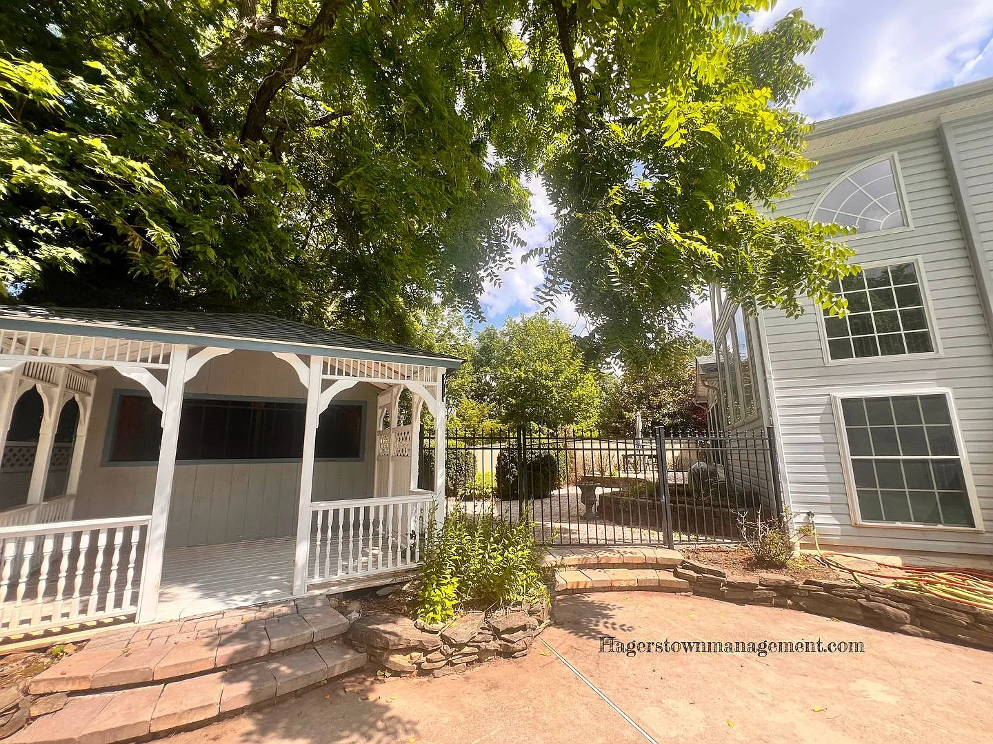 Luxury Home in Woodbridge — Photo 4