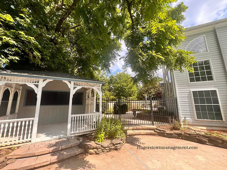 11507 Rolling Green Ct — Photo 4