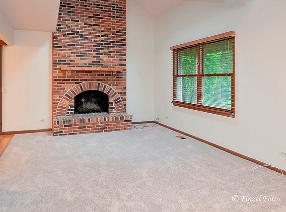 4th image of 1219 E Evergreen Dr