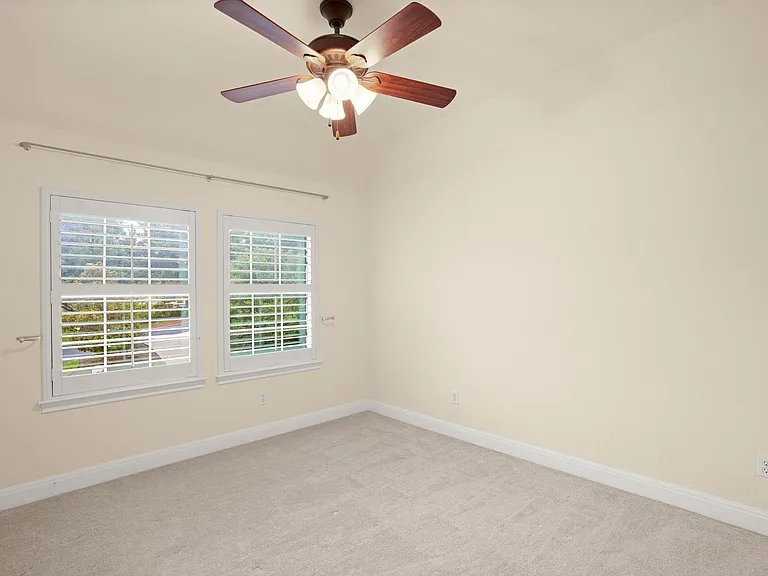 121 Burgess Ln — Photo 33
