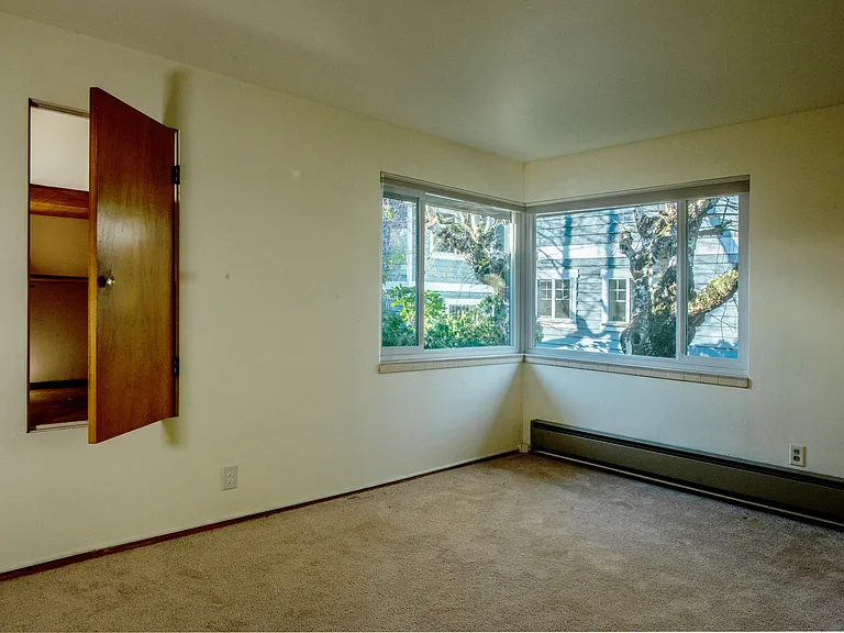 922 10th Ave E #7 — Photo 13