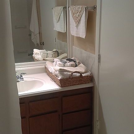Bathroom vanity