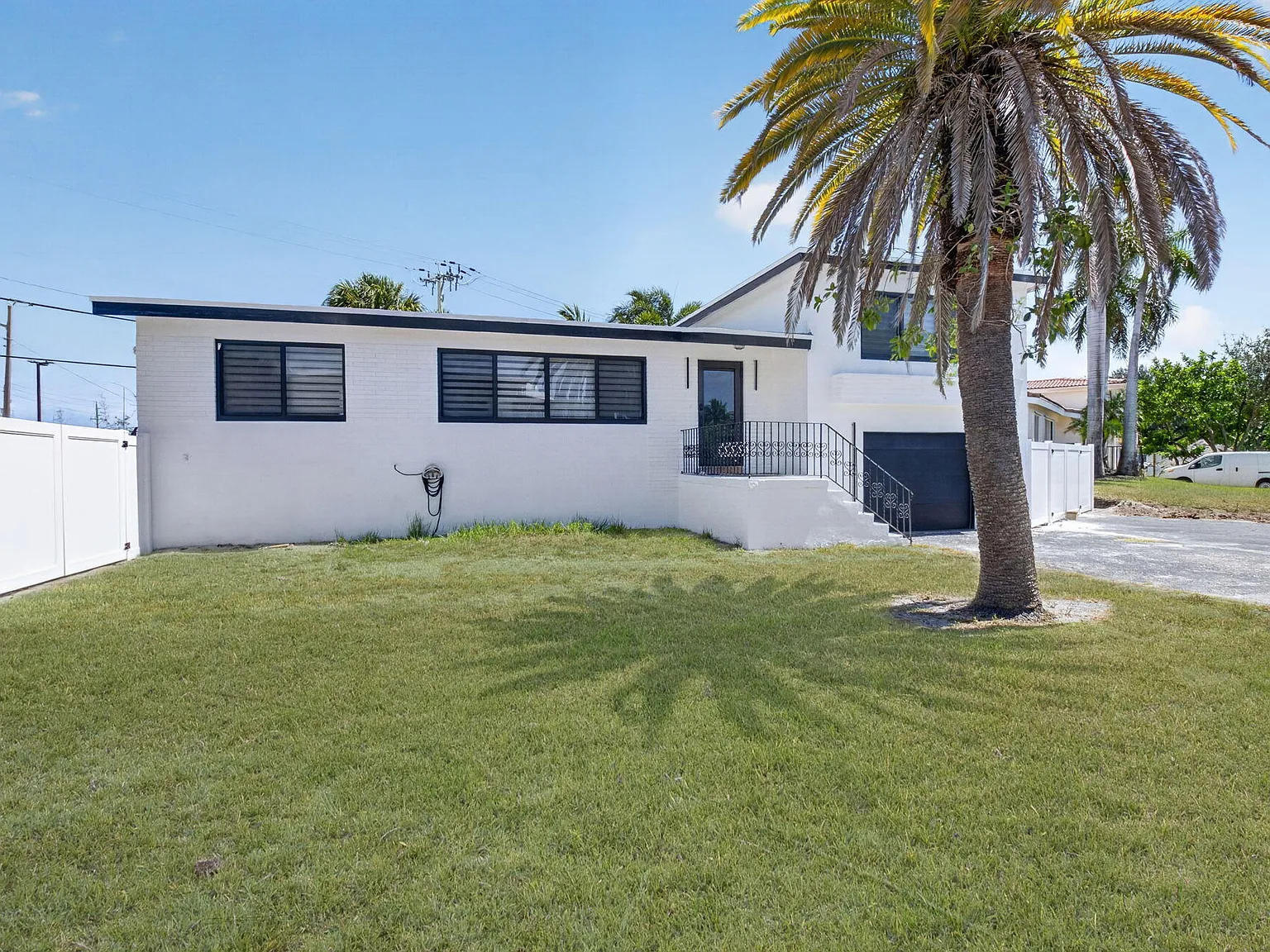 5 bed, 3.0 bath, 1606 sqft, $7,500 — Photo 2