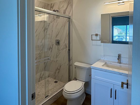 Primary bath w/shower