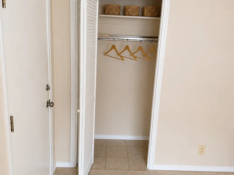 11504 Phoenix Ave NE — Photo 21