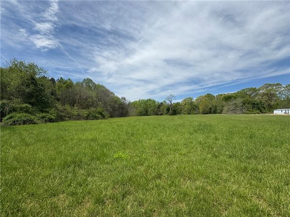 207 Roe Rd, Greenville, SC 29611