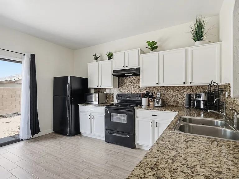 1008 W Saint Charles Ave — Photo 11