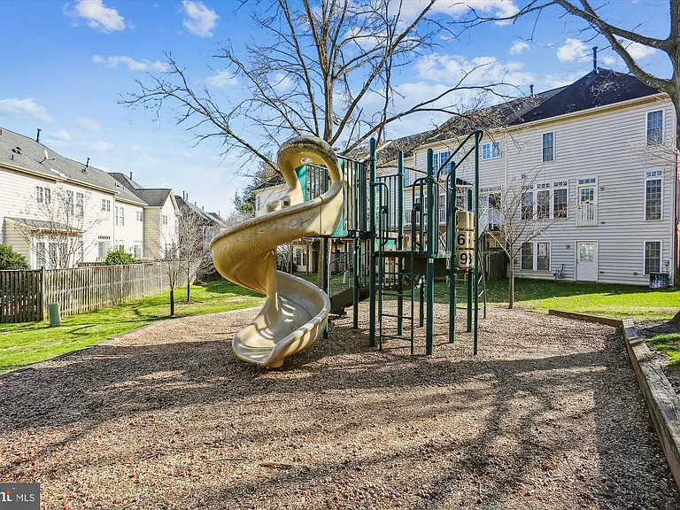 217 Highland Ridge Ave — Photo 32