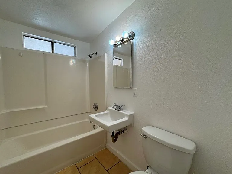 18062 Eucalyptus Rd — Photo 11