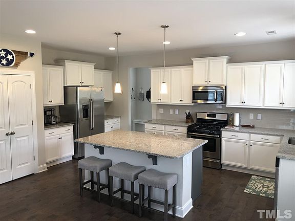 3rd image of 70 Heathgreen Dr