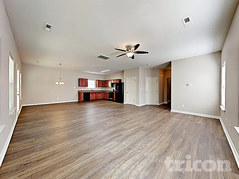 917 Leatherstone Ln — Photo 5